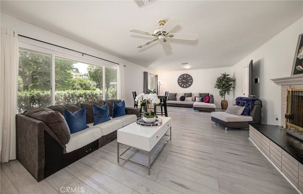 25050 Lawton Ave - Photo 3 of 12