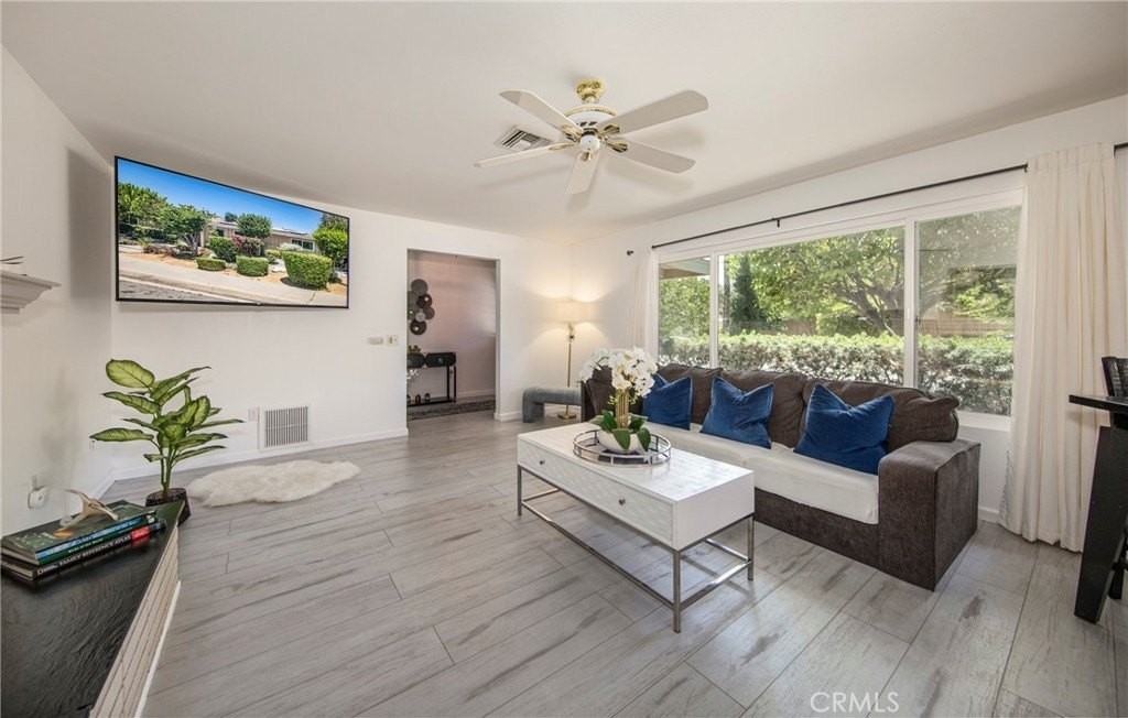 25050 Lawton Ave - Photo 4 of 12