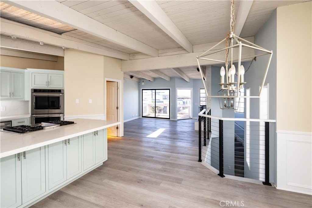 434 Manhattan Ave - Photo 2 of 21