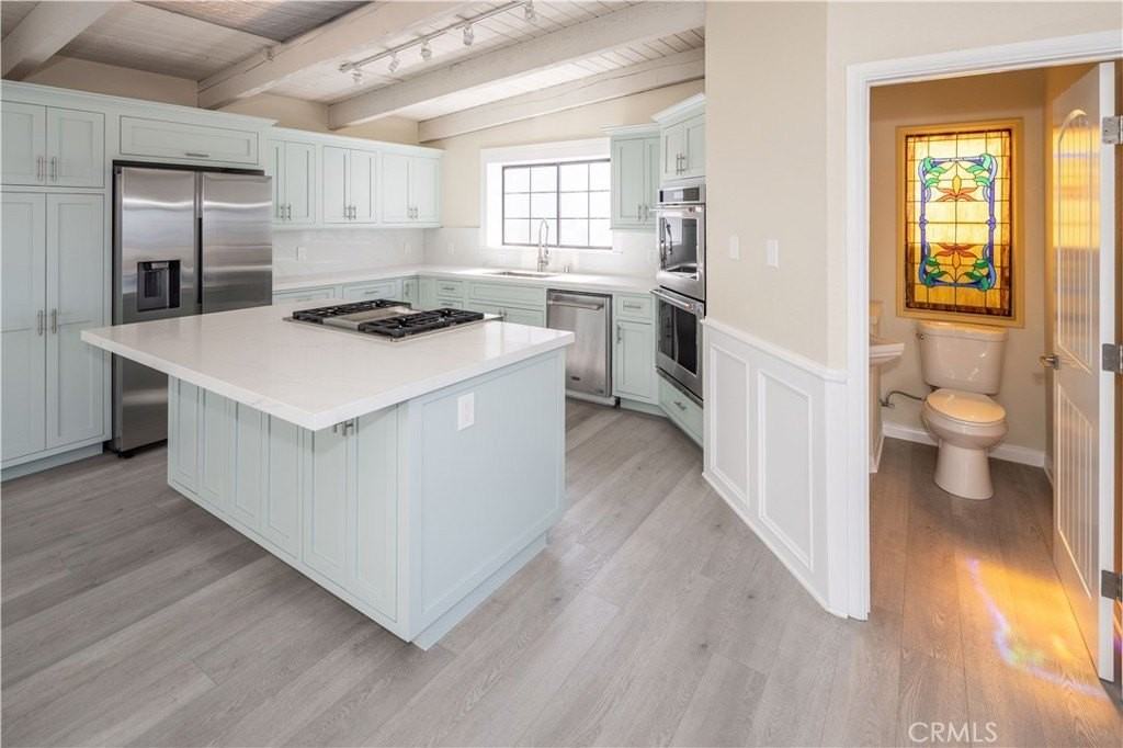 434 Manhattan Ave - Photo 3 of 21