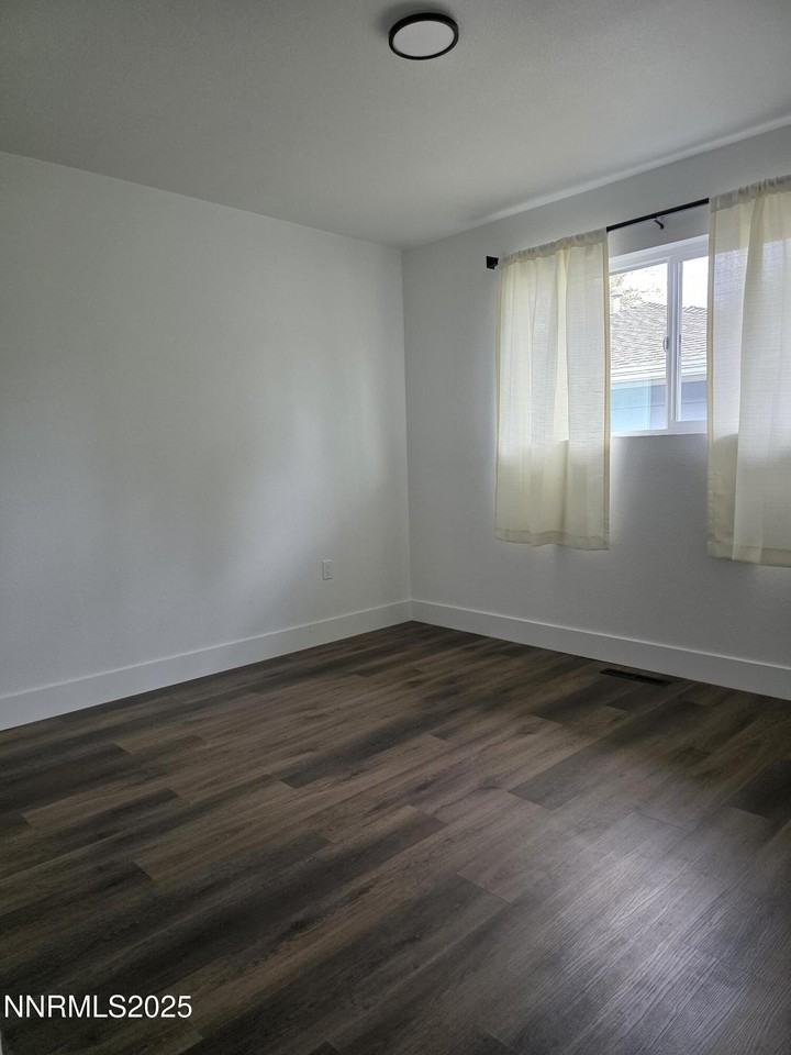 3280 Everett Drive - Photo 5 of 9