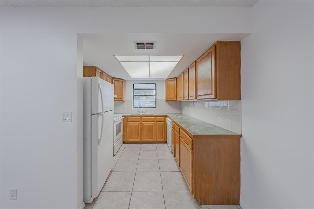 8507 Sunset Dr Drive - Photo 6 of 37