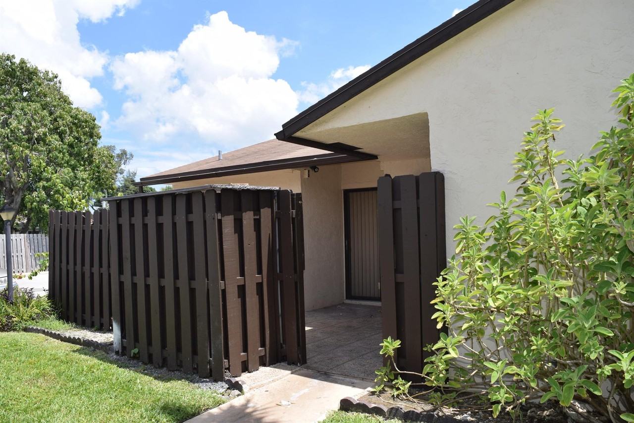 3703 Waterview Cir - Photo 2 of 16