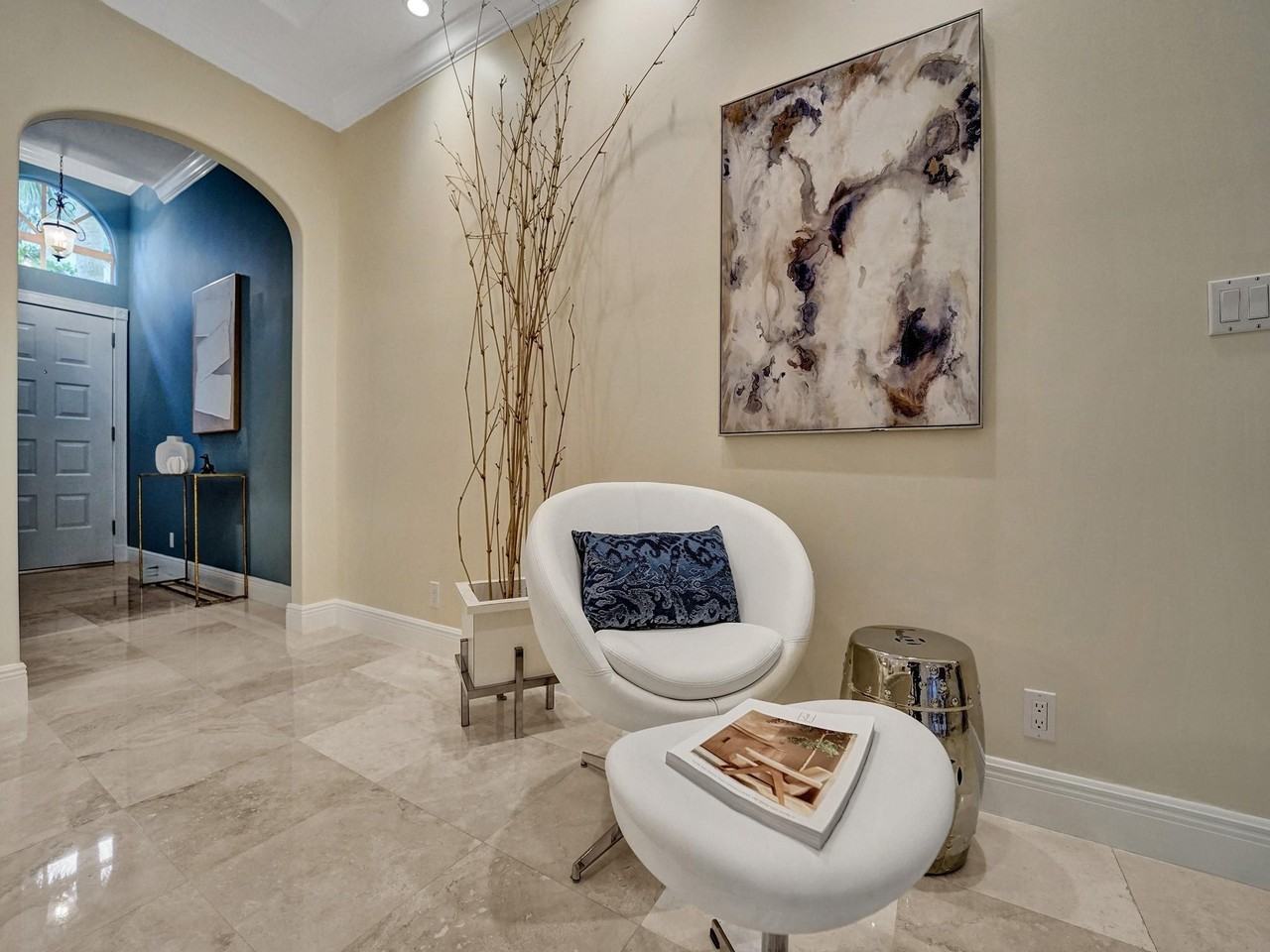 368 Ne 7th Ave - Photo 5 of 31