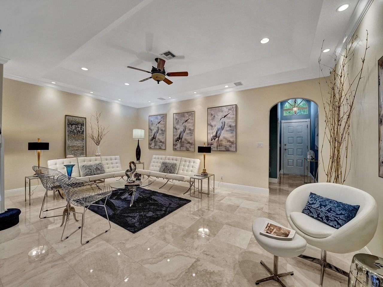 368 Ne 7th Ave - Photo 6 of 31