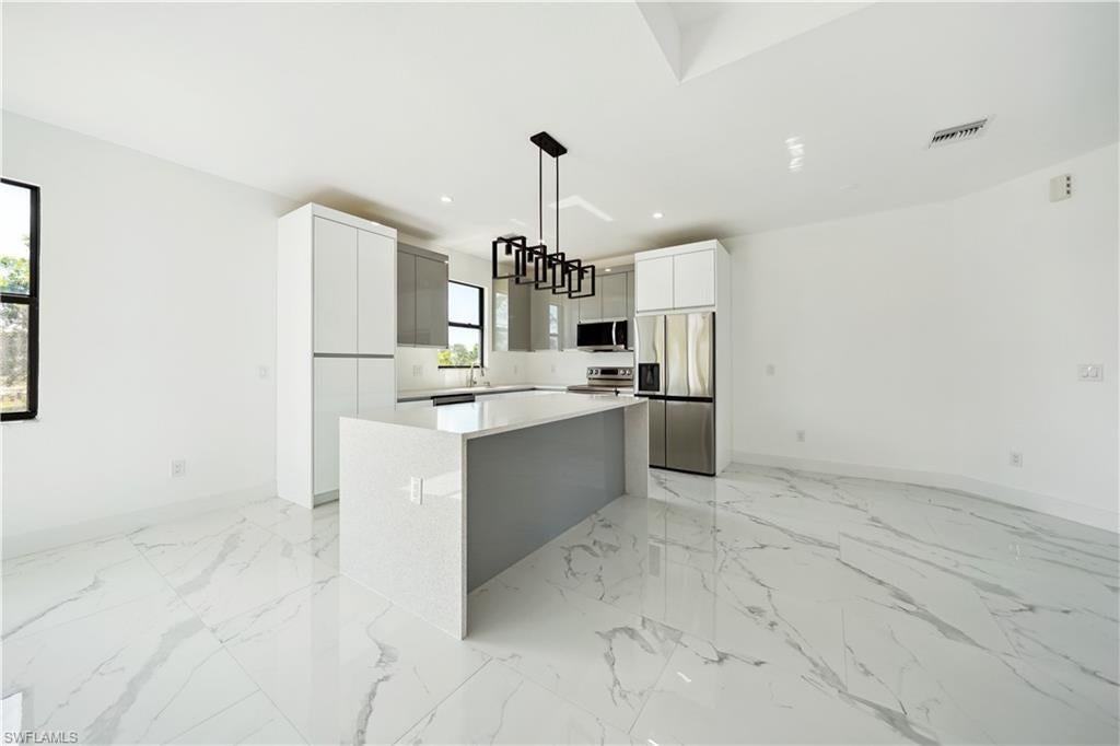 4309 Nw 38th Ave - Photo 4 of 20