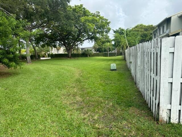 860 Crystal Lake Dr - Photo 4 of 28