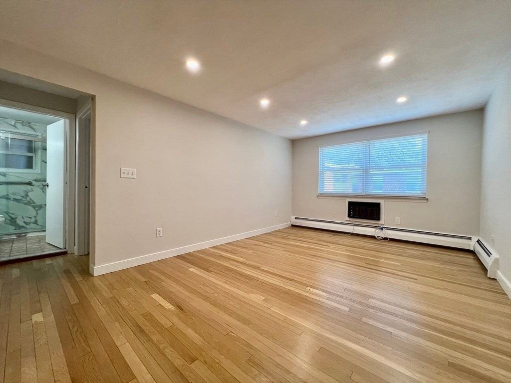 15 Commonwealth Ct - Photo 2 of 13