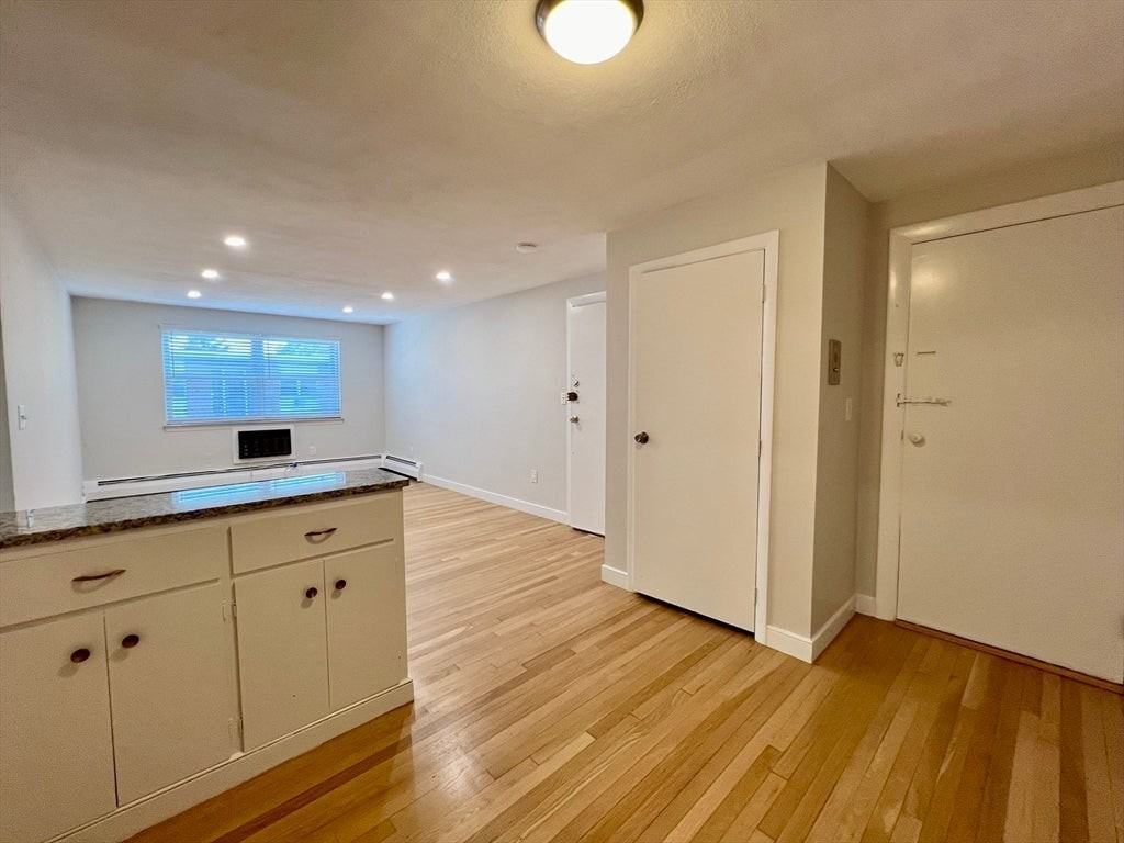 15 Commonwealth Ct - Photo 3 of 13