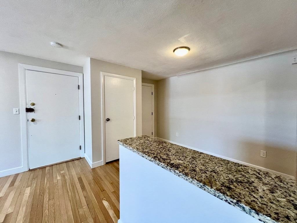 15 Commonwealth Ct - Photo 4 of 13