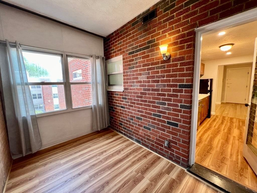15 Commonwealth Ct - Photo 7 of 13
