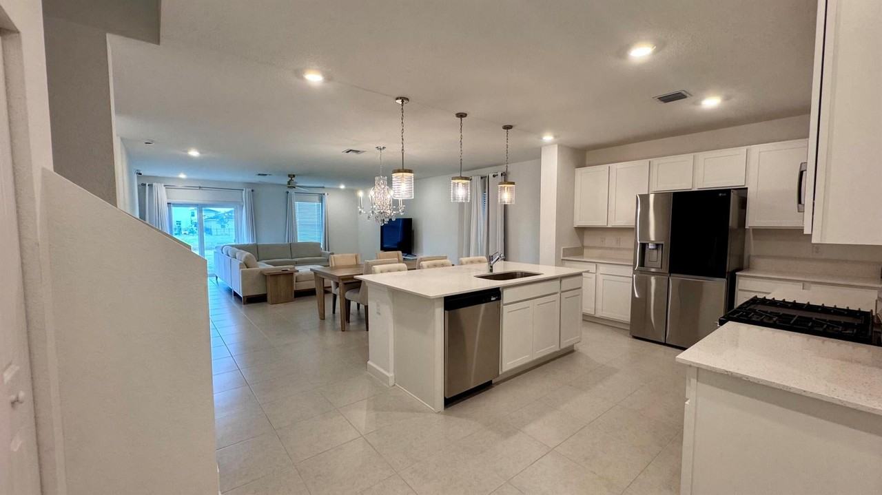 6371 Nw Windwood Way - Photo 4 of 18