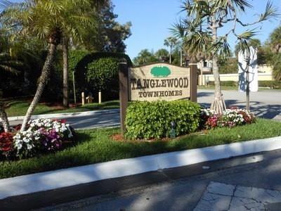 210 Sw 97th Ter - Photo 2 of 29