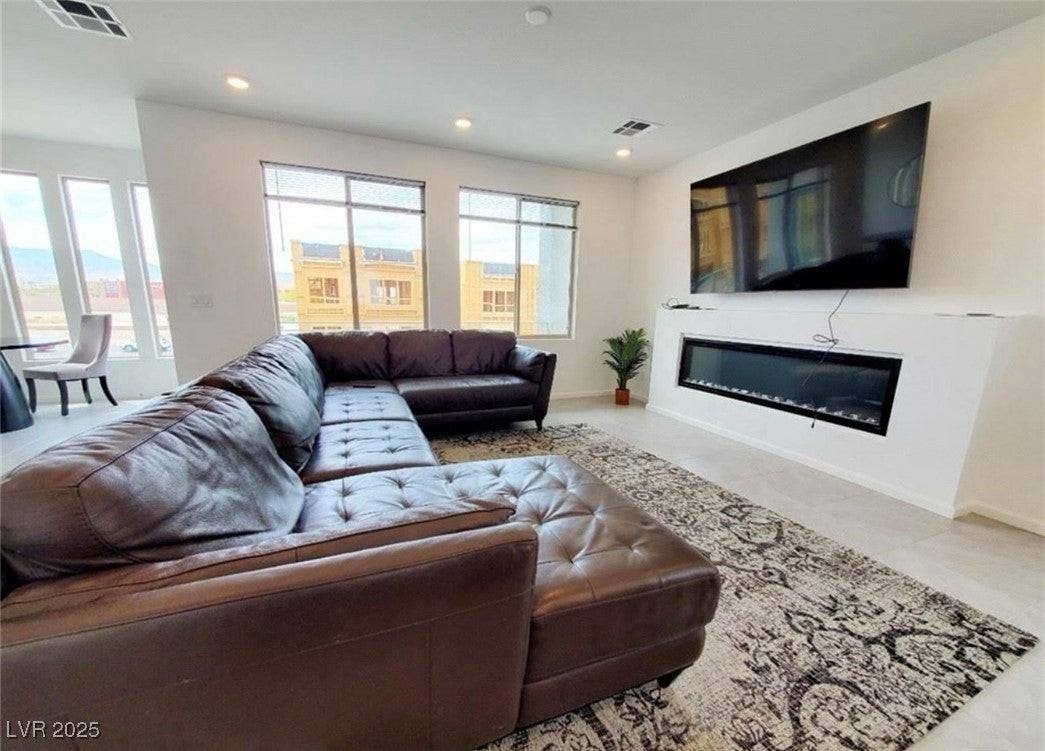 7984 Mountain Lilac St - Photo 4 of 15