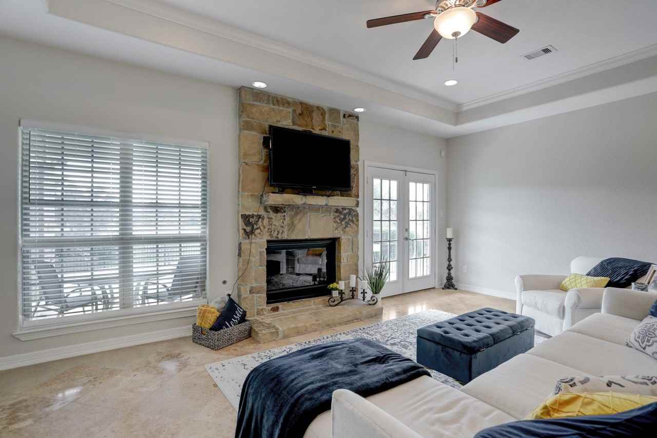 305 Twin Timbers Ln - Photo 6 of 10