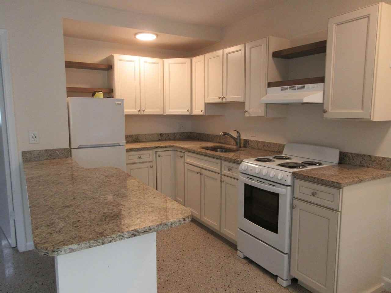 1122 N H St - Photo 6 of 10