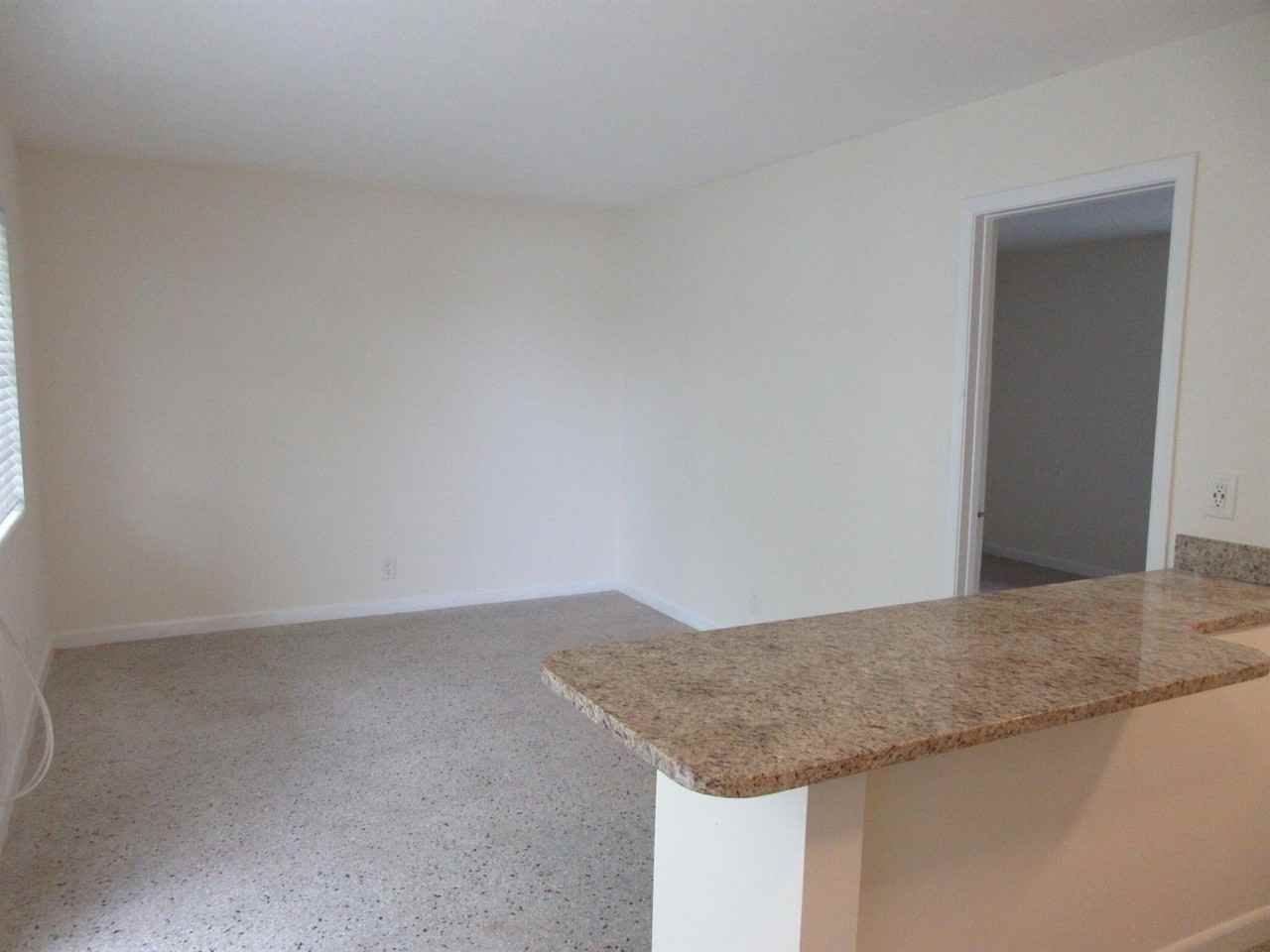 1122 N H St - Photo 7 of 10