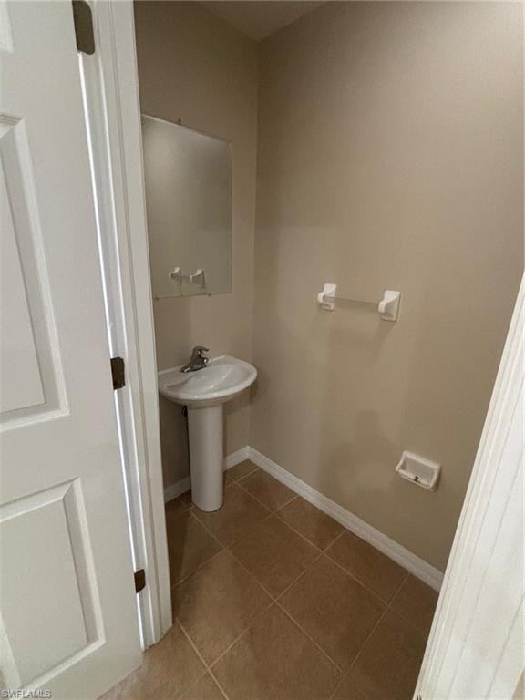 1004 Hampton Cir - Photo 5 of 14