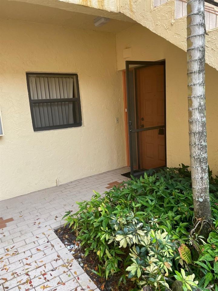 2836 Carambola Cir S - Photo 2 of 23
