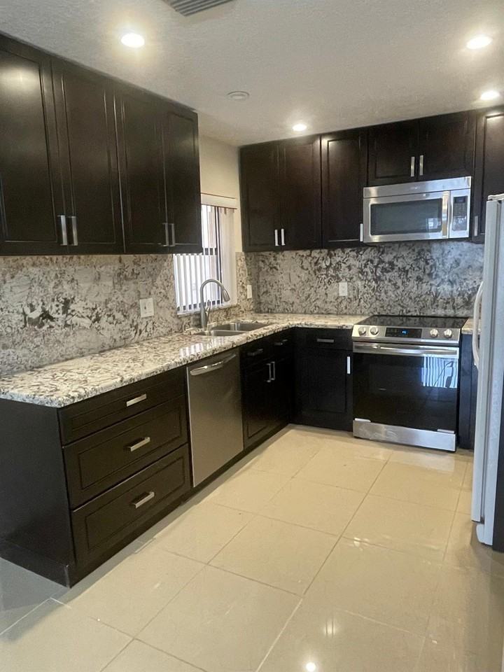 2836 Carambola Cir S - Photo 5 of 23
