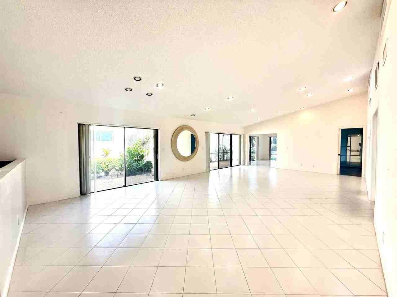 5670 Piping Rock Dr - Photo 3 of 38