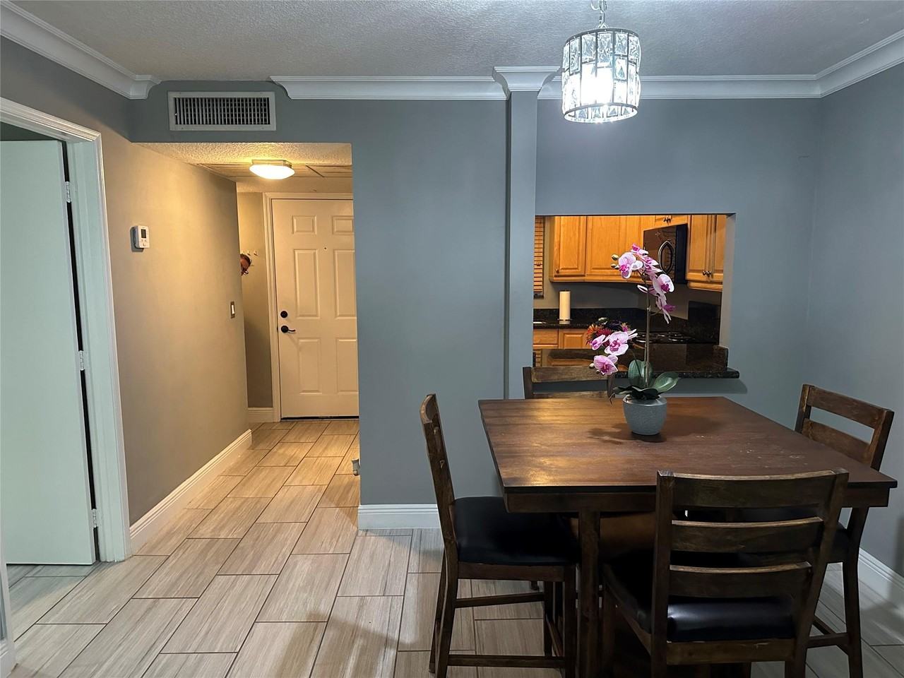 9430 Live Oak Pl - Photo 4 of 13