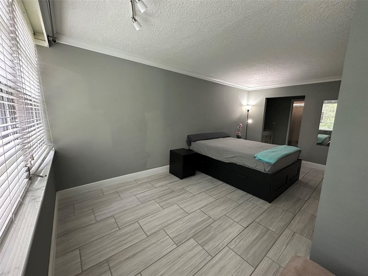 9430 Live Oak Pl - Photo 6 of 13