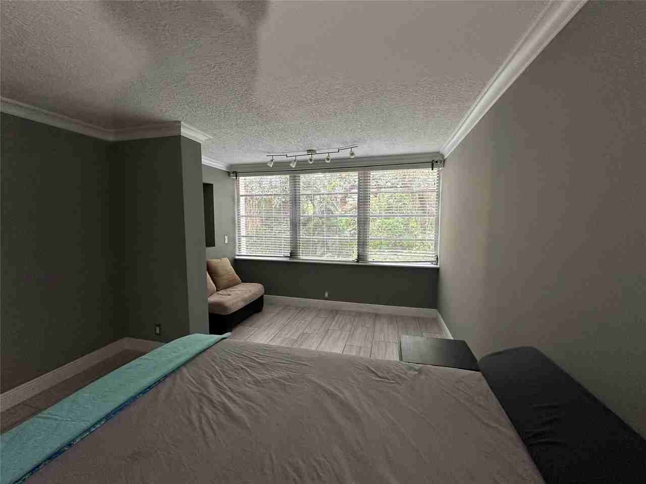 9430 Live Oak Pl - Photo 7 of 13