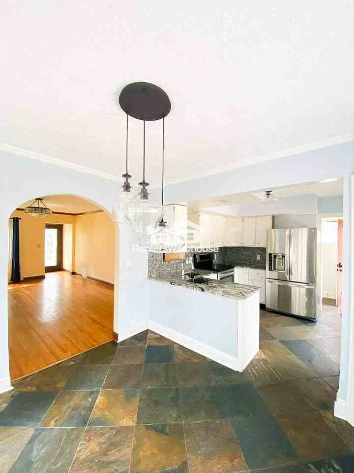 3317 Yosemite Ave S - Photo 3 of 12