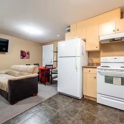 5575 189 Street - Photo 2 of 10