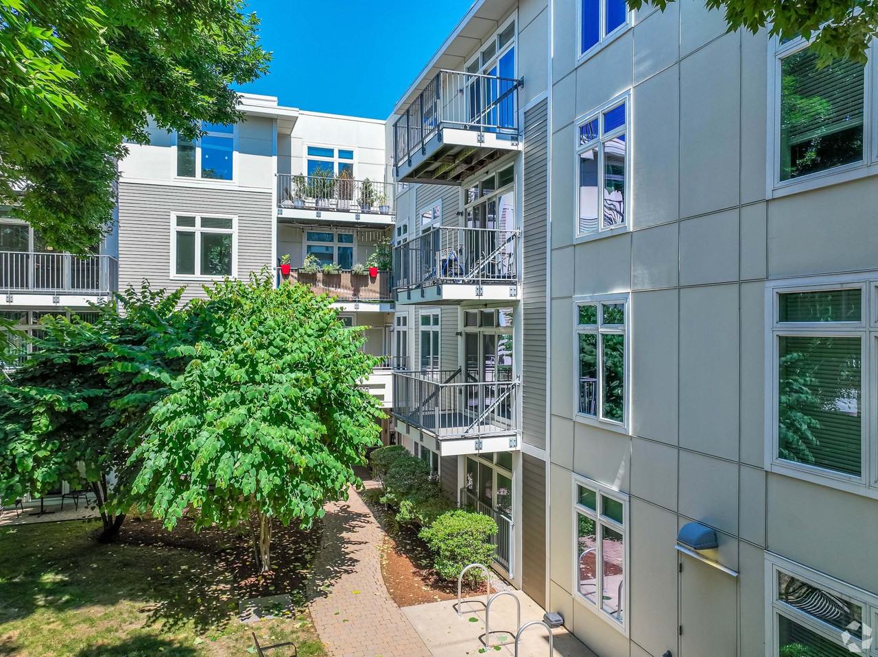 7 Cameron Apartments - Photo 5 of 38