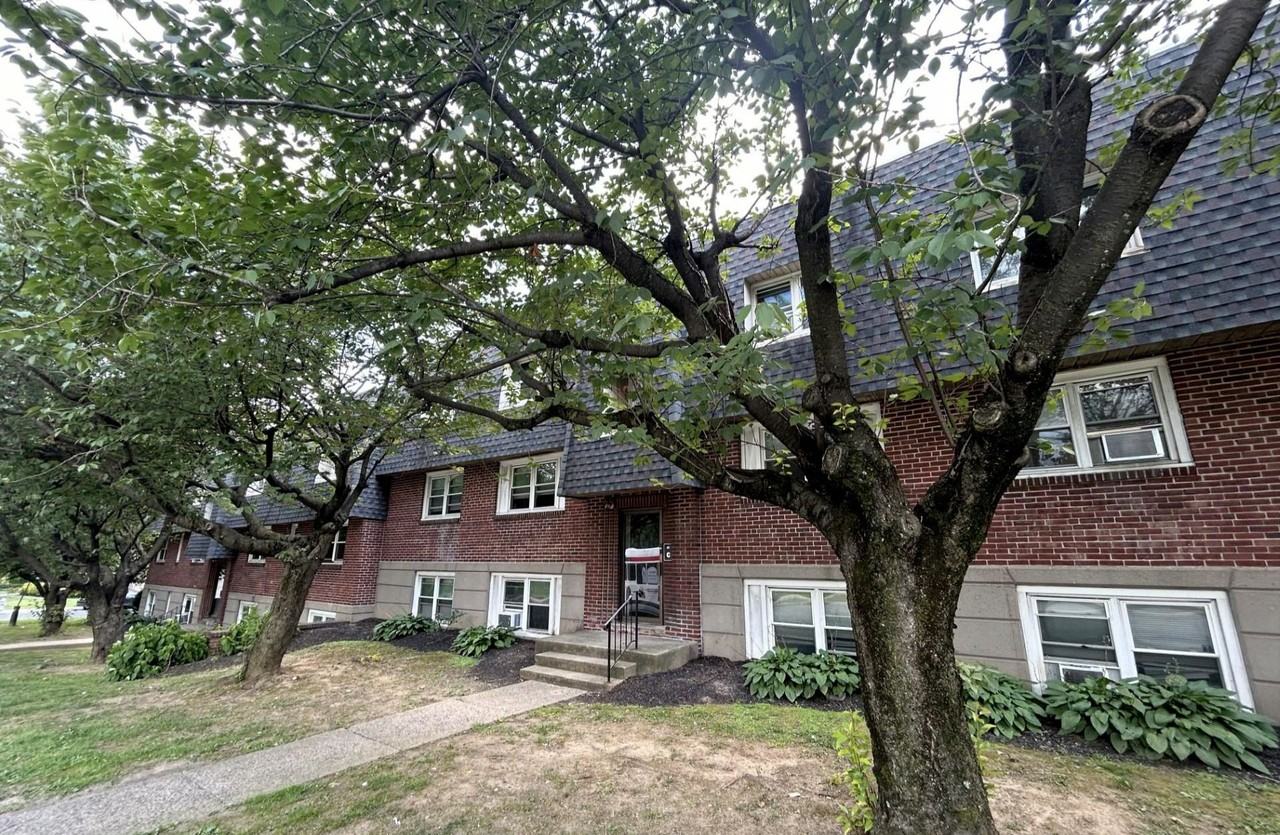 Penzel Manor Apartments - Photo 4 of 18