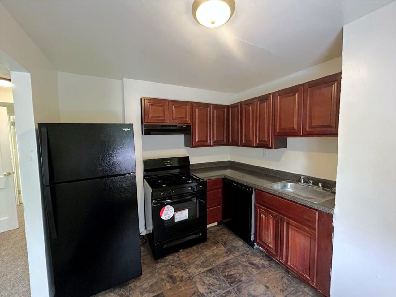 Penzel Manor Apartments - Photo 7 of 29