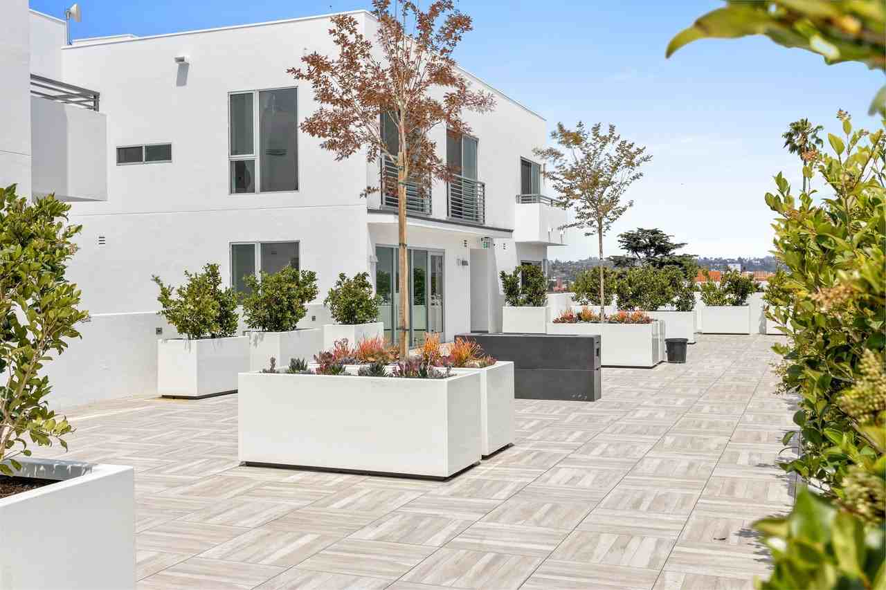 La Vida Melrose - Photo 2 of 19