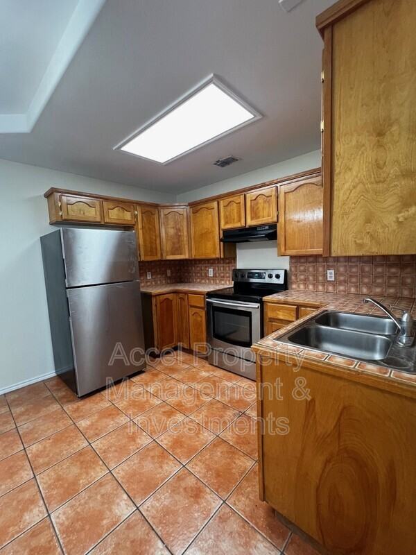 1606 Kumquat Ave - Photo 4 of 11