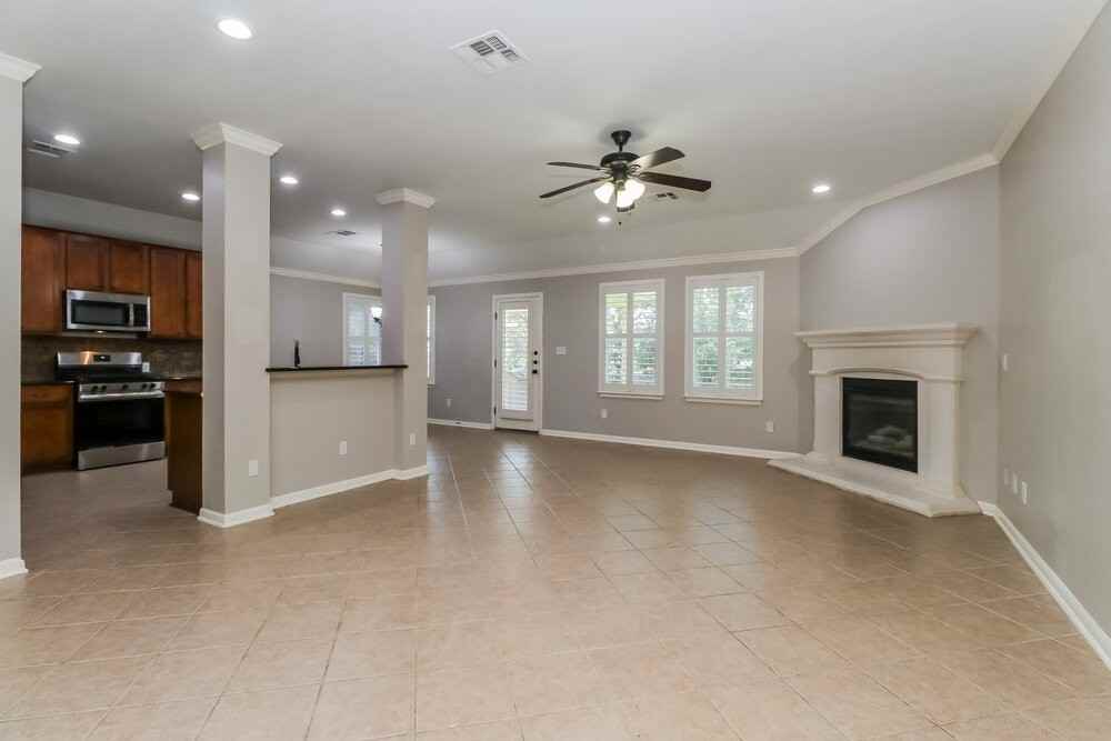 4195 Woodhaven Trl - Photo 3 of 16