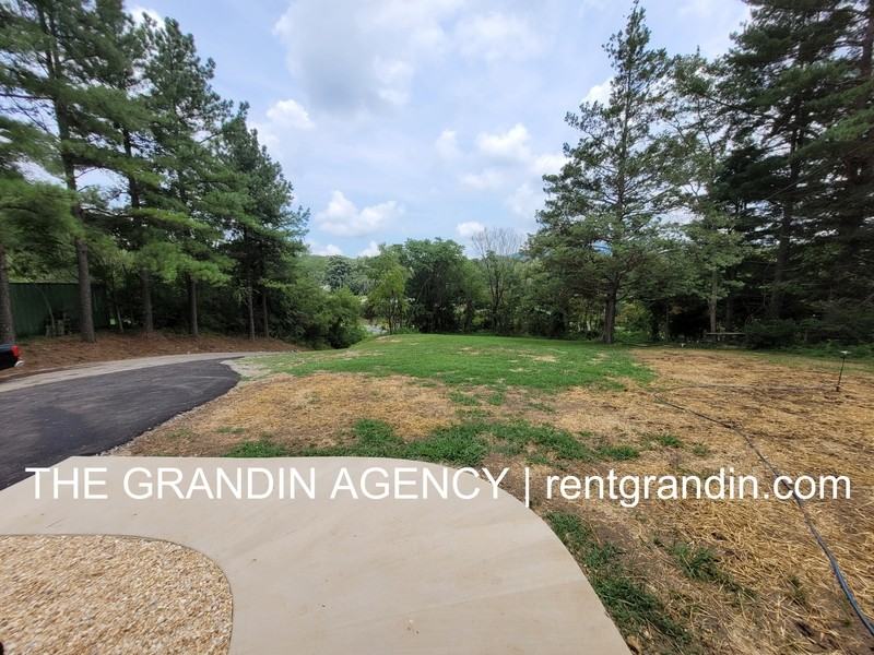 8475 Cloverdale Rd - Photo 3 of 24