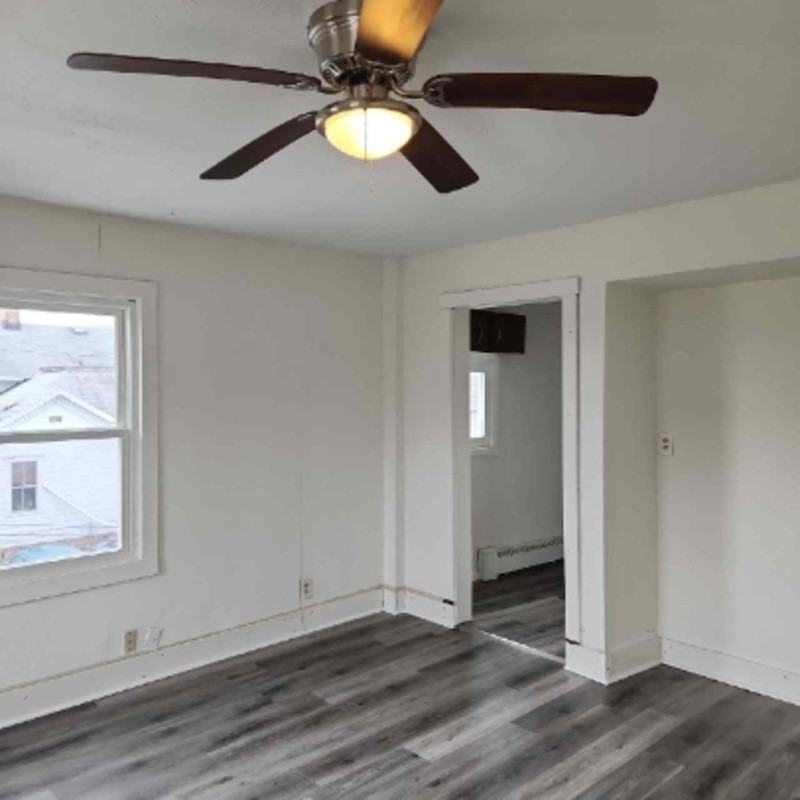 119 S Walnut St - Photo 5 of 8