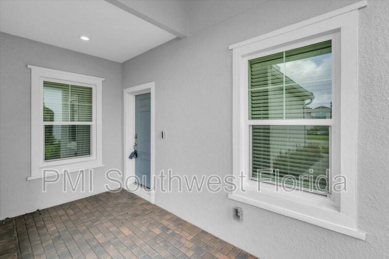 18018 Franklin Park Ct - Photo 3 of 31