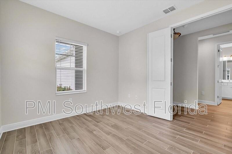 18018 Franklin Park Ct - Photo 5 of 31