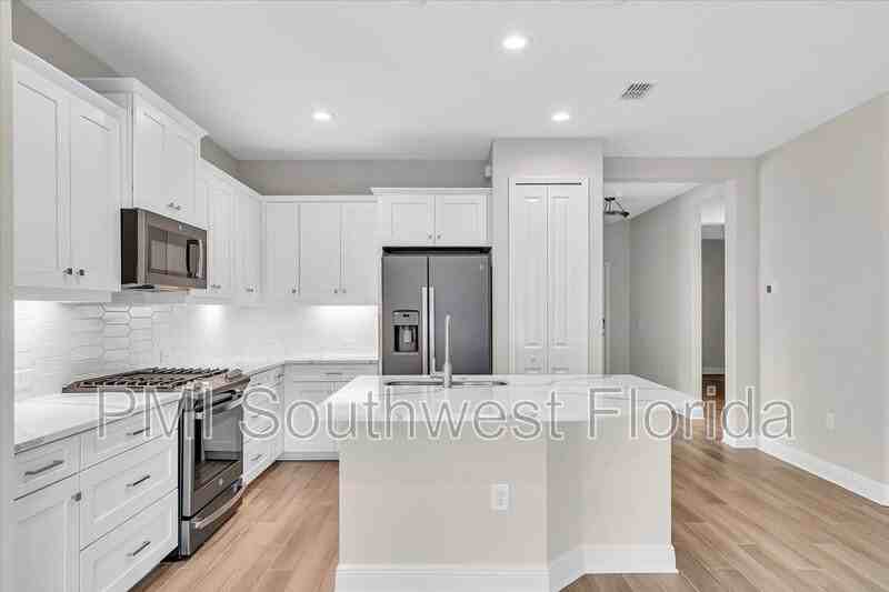 18018 Franklin Park Ct - Photo 7 of 31