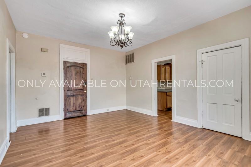 1040 E St #2RM1 - Photo 2 of 20