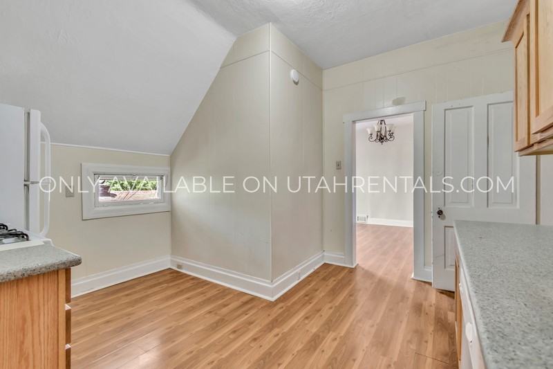 1040 E St #2RM1 - Photo 3 of 20