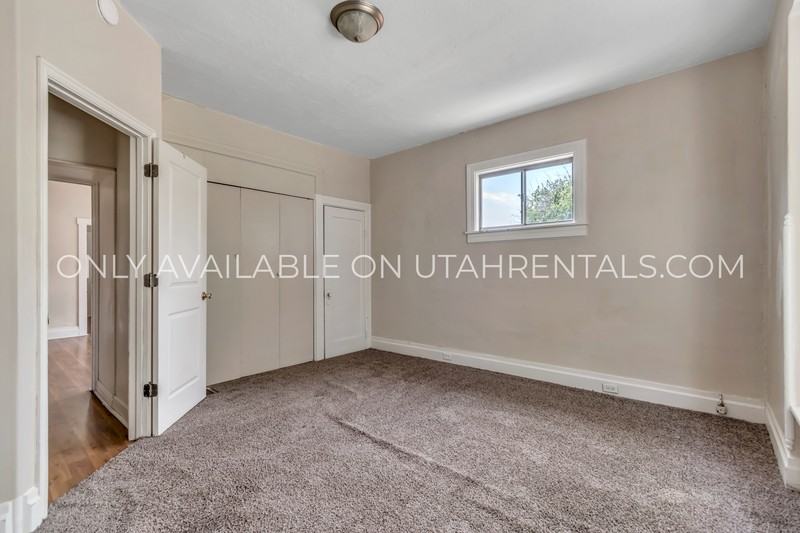 1040 E St #2RM1 - Photo 6 of 20