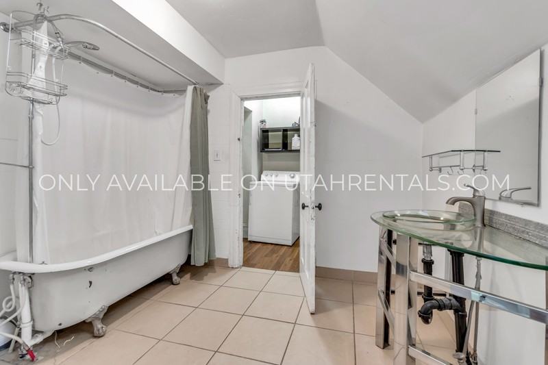 1040 E St #2RM1 - Photo 7 of 20
