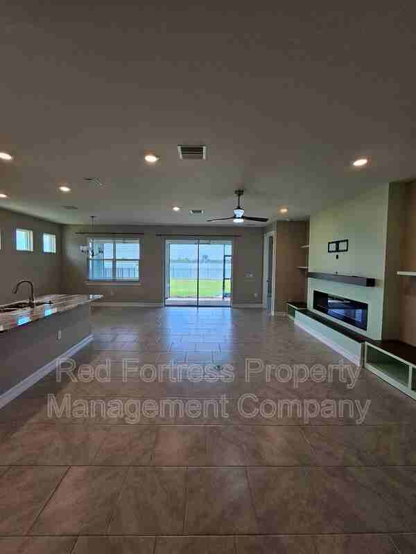 623 Parkshore Lake Ave - Photo 2 of 17