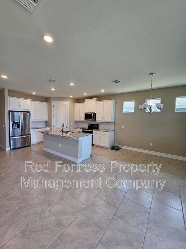 623 Parkshore Lake Ave - Photo 6 of 17