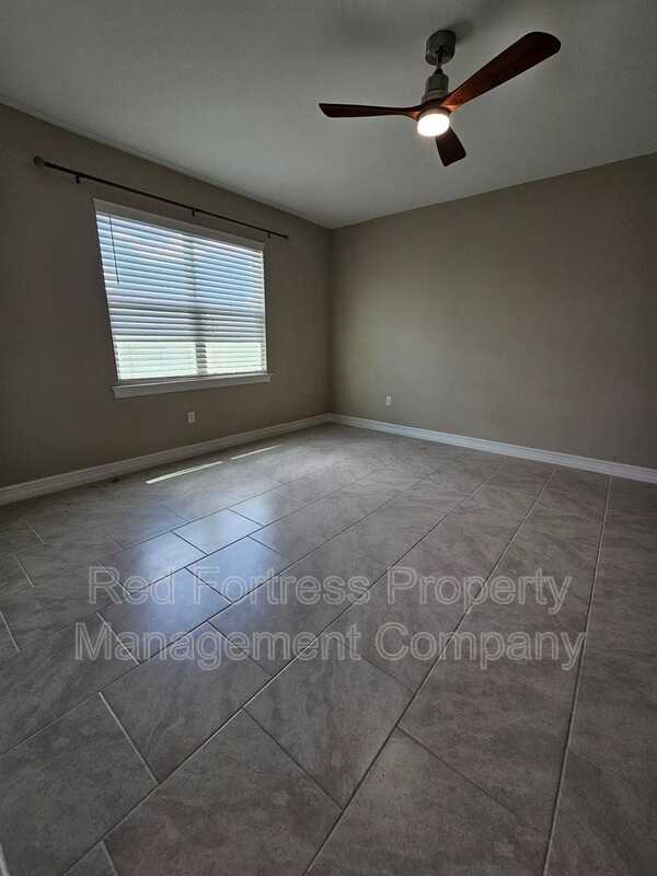 623 Parkshore Lake Ave - Photo 7 of 17