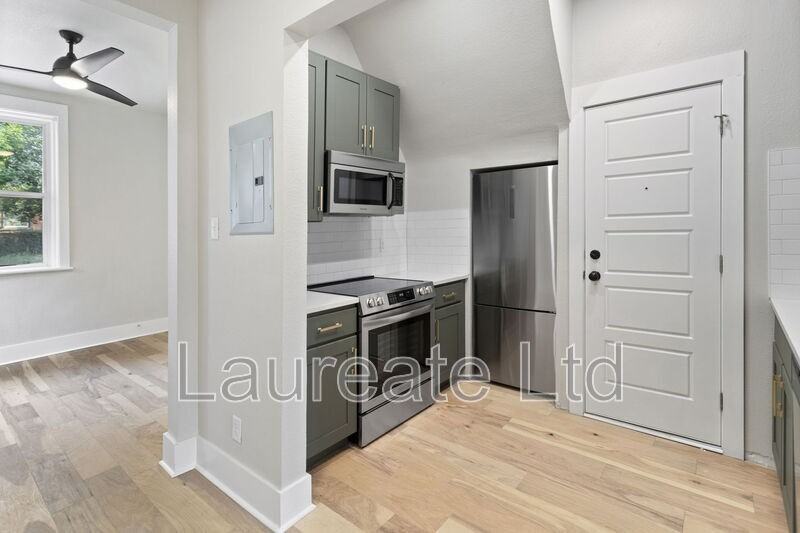 88 N Washington St #5 - Photo 6 of 15