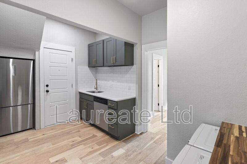 88 N Washington St #5 - Photo 7 of 15